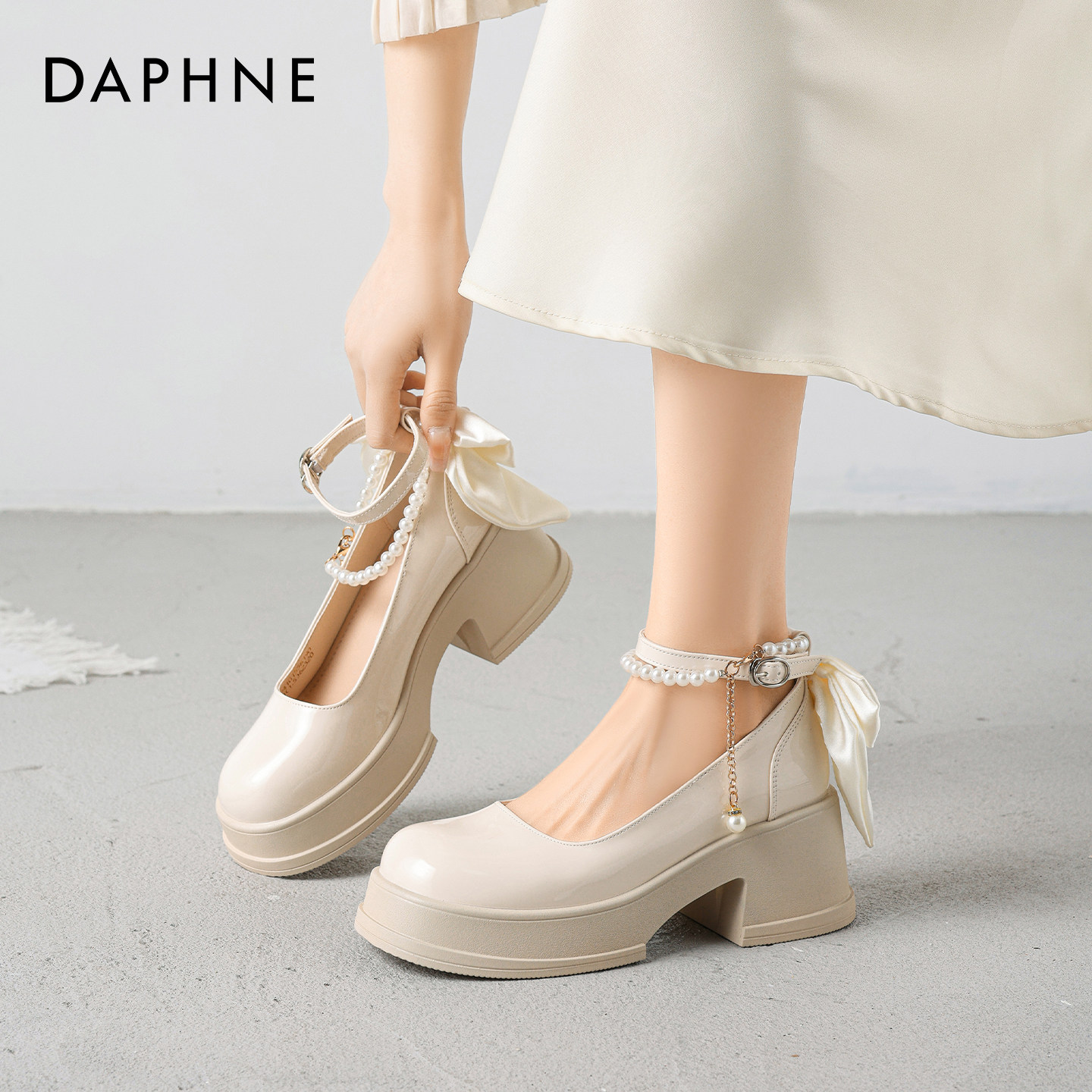 达芙妮玛丽珍女鞋高跟鞋2026春季新款配裙子婚鞋伴娘鞋粗跟小皮鞋