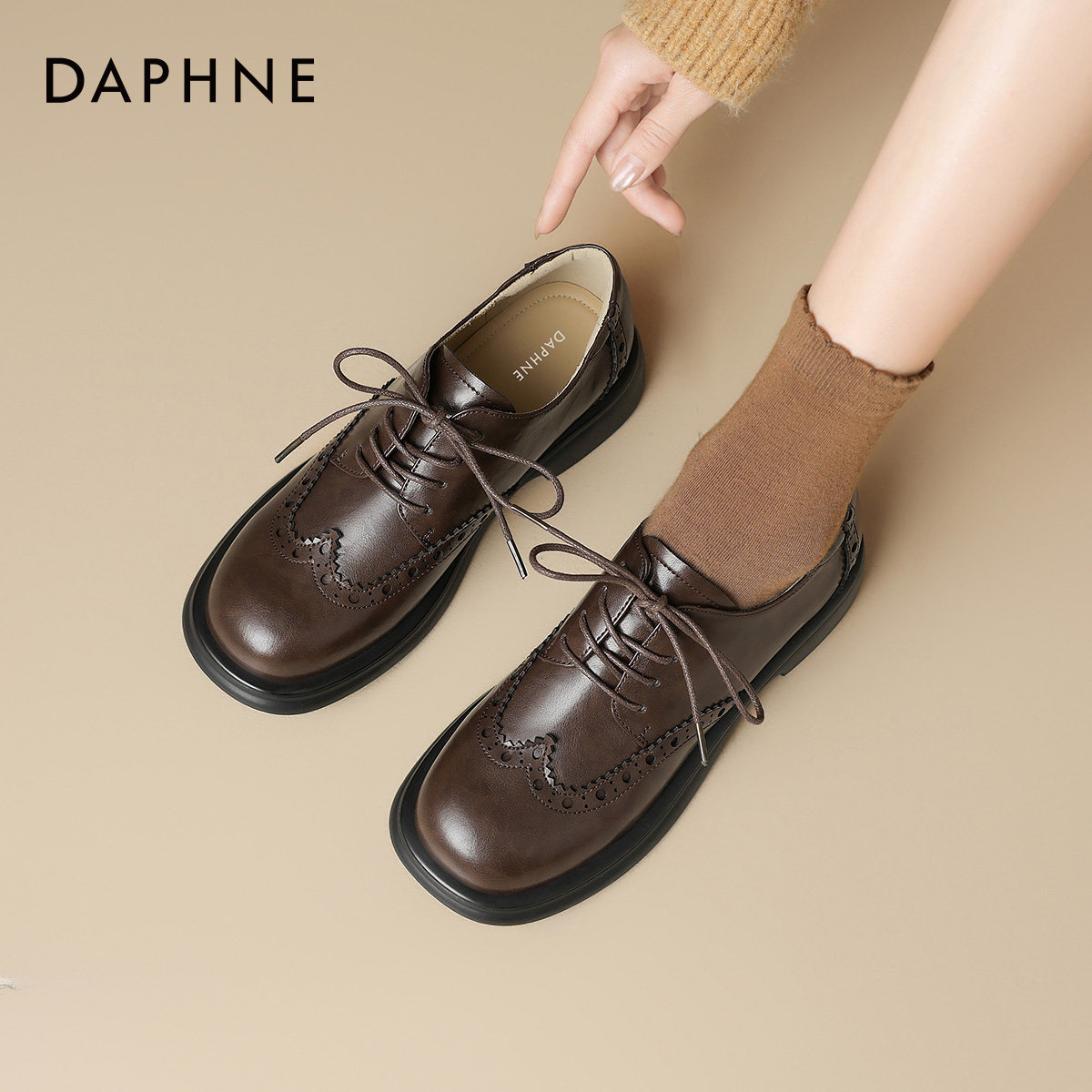 达芙妮棕色乐福鞋女2026新款春季粗跟英伦风小皮鞋平底布洛克单鞋