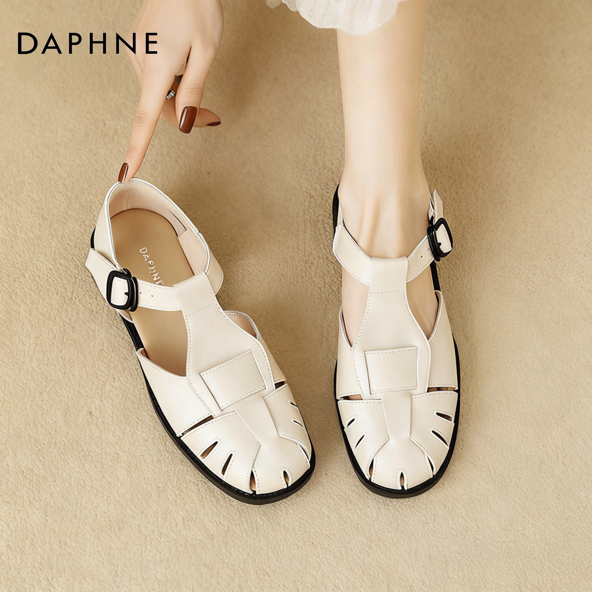 达芙妮罗马凉鞋女2026新款夏季外穿巨好看平底镂空编织休闲凉拖鞋