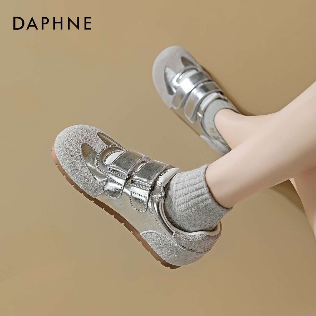 达芙妮银色德训鞋女款2025新款秋季平底板鞋魔术贴鞋子运动休闲鞋,女鞋,德训鞋,淘宝优惠券,粉丝福利购,淘宝优惠卷