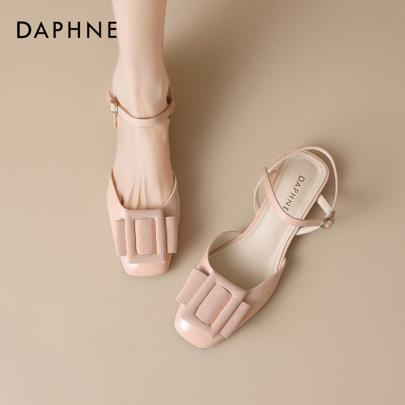 达芙妮包头凉鞋女夏季2026新款外穿平底女士粗跟法式女鞋夏款妈妈