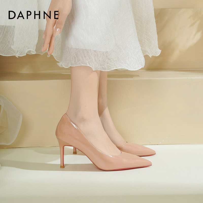 达芙妮裸色红底高跟鞋女2026新款春季高级不累脚黑色中空单鞋子女