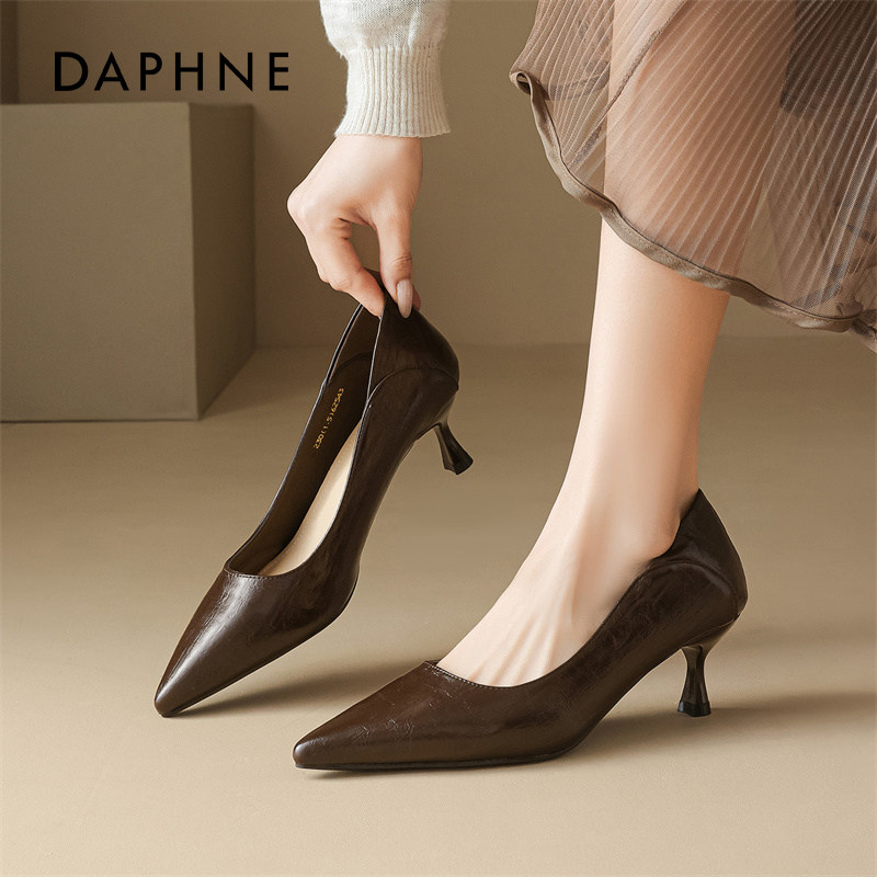 达芙妮棕色高跟鞋女2026新款春季巨好看气质女鞋不累脚浅口单鞋子