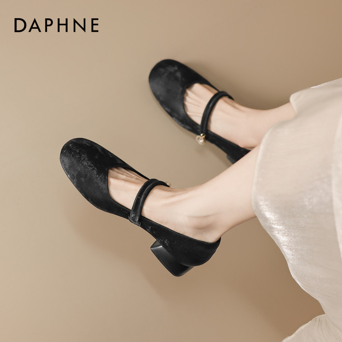 达芙妮粗跟浅口单鞋女2026新款春季新中式国风玛丽珍女鞋旗袍单鞋