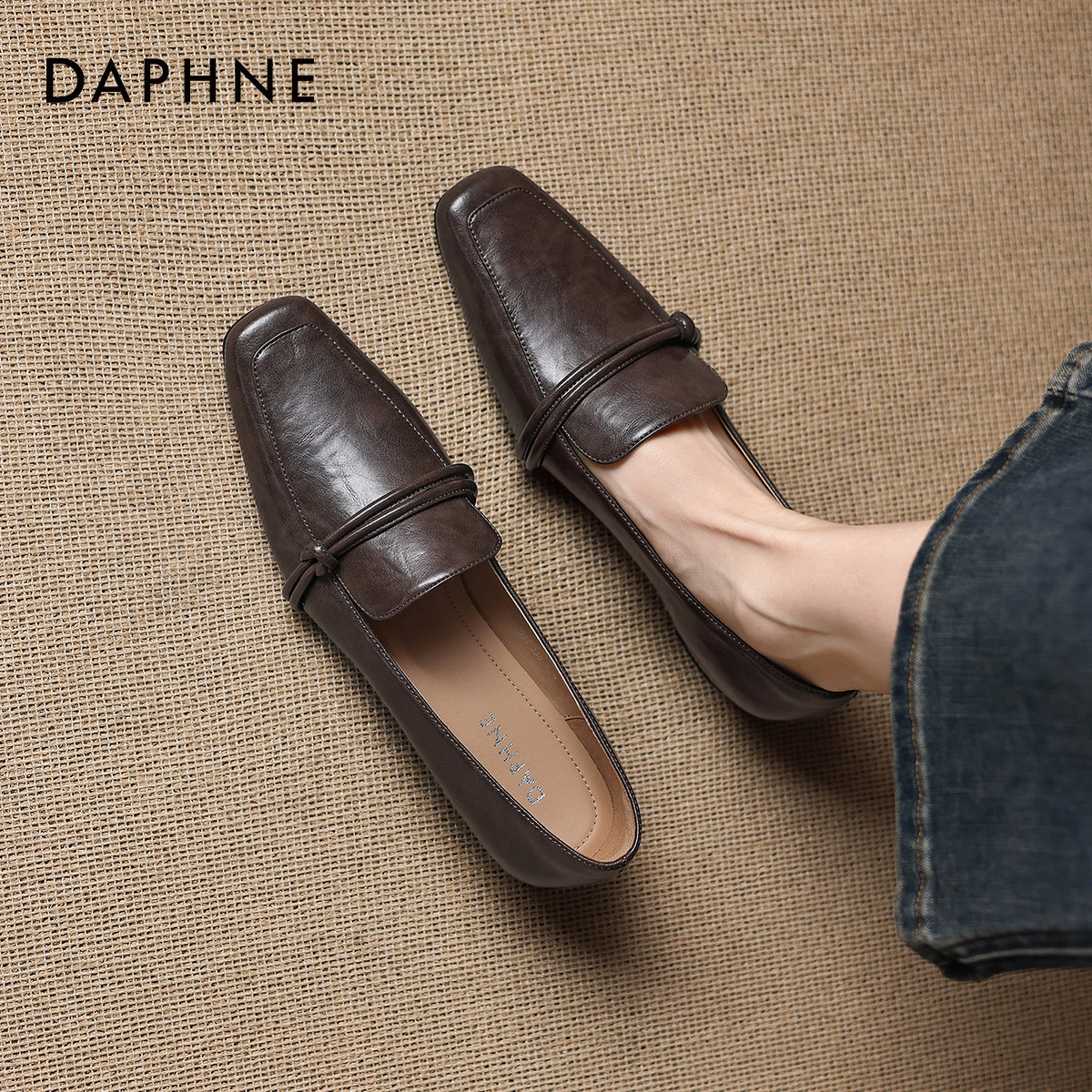 达芙妮棕色乐福鞋女款2026新款高跟通勤单鞋方头一脚蹬豆豆鞋皮鞋