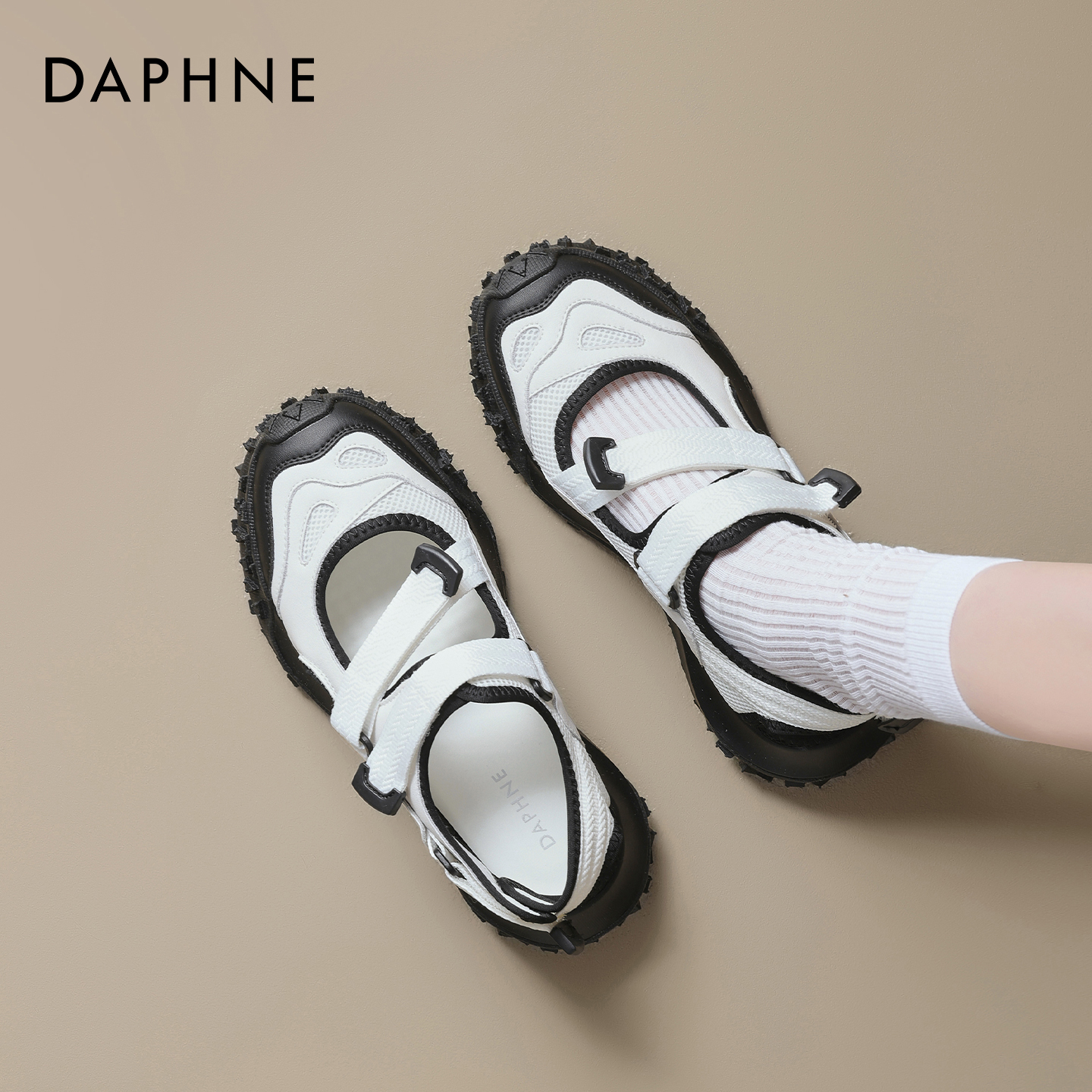 达芙妮厚底镂空登山鞋丑萌老爹鞋