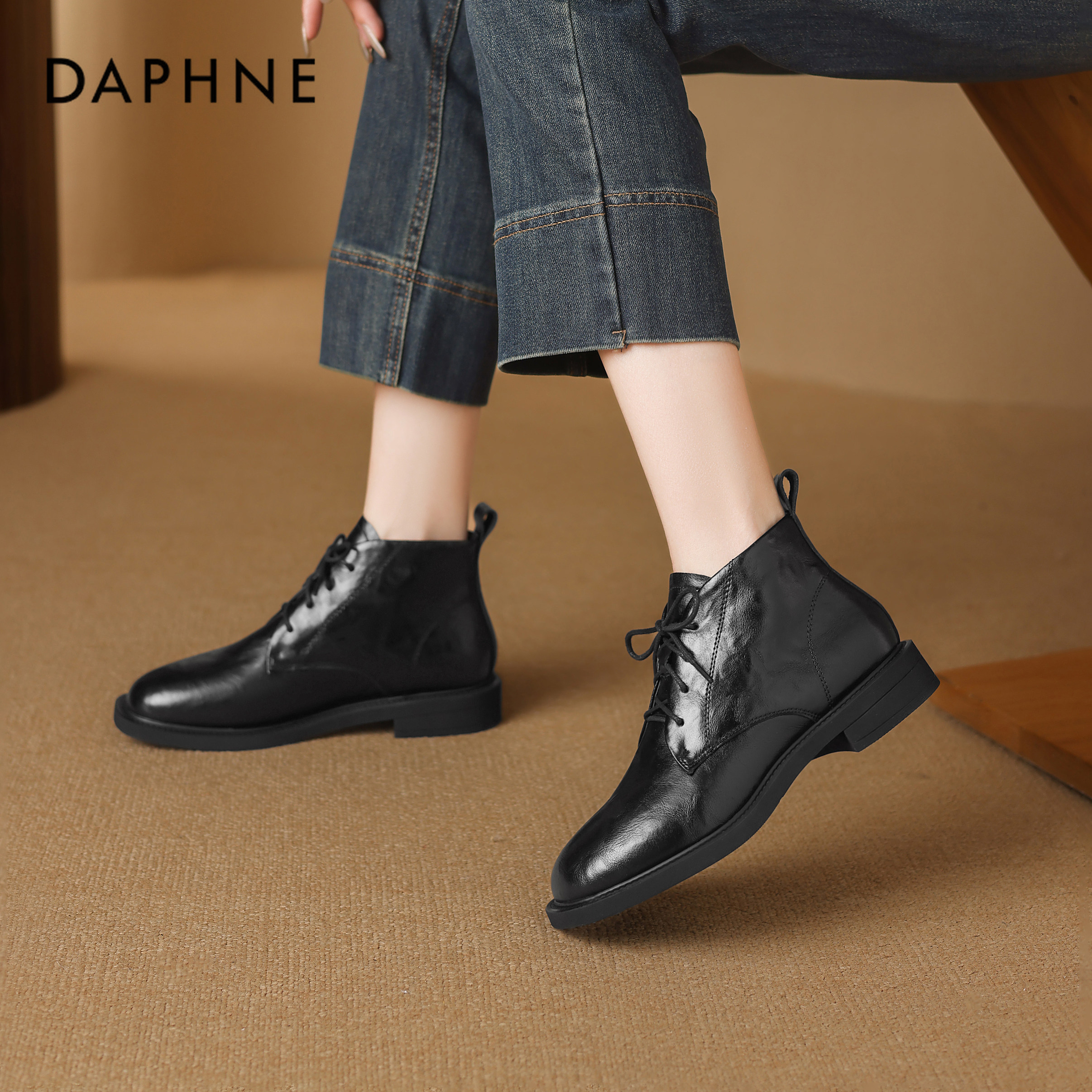 达芙妮马丁靴女款2026新款冬季短靴子英伦风黑色妈妈靴通勤皮鞋子