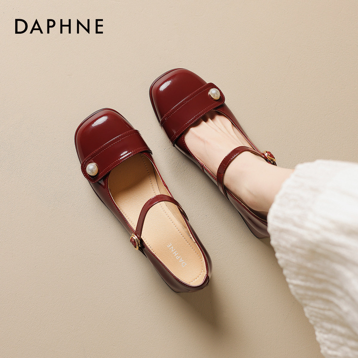 达芙妮法式单鞋女2026新款夏季红色婚鞋中跟玛丽珍女鞋粗跟小皮鞋