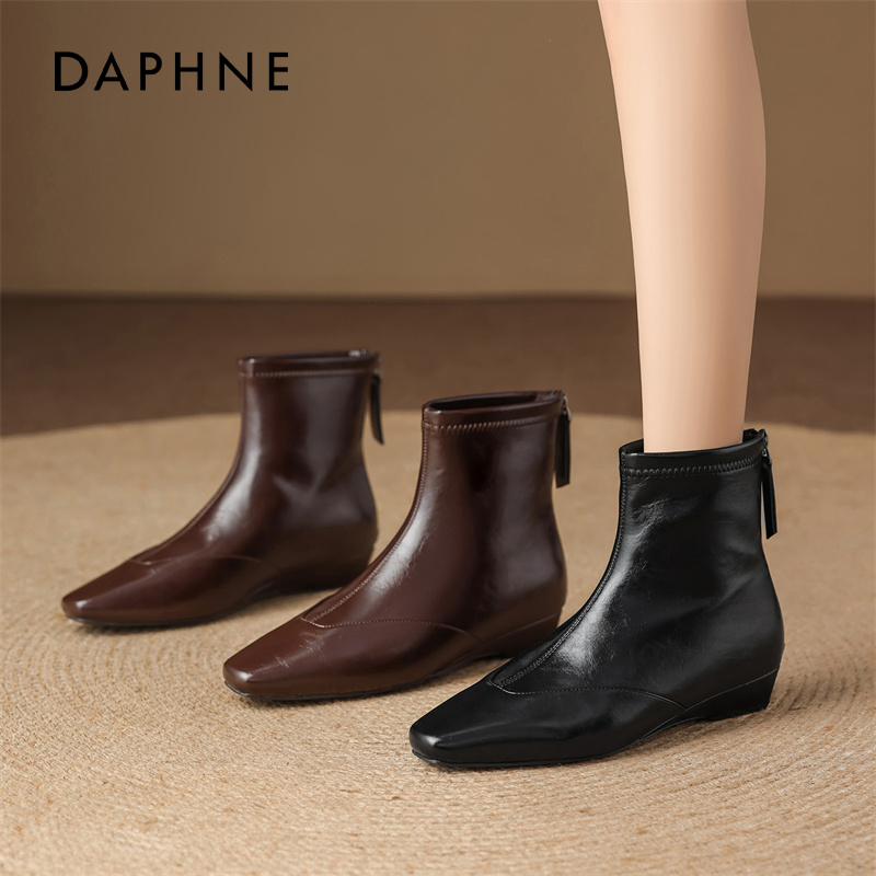 达芙妮黑色英伦风小短靴