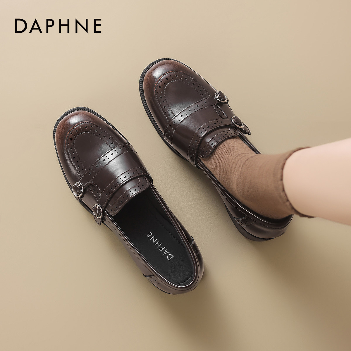 达芙妮棕色乐福鞋女春季2026新款英伦风小皮鞋不累脚布洛克单鞋子