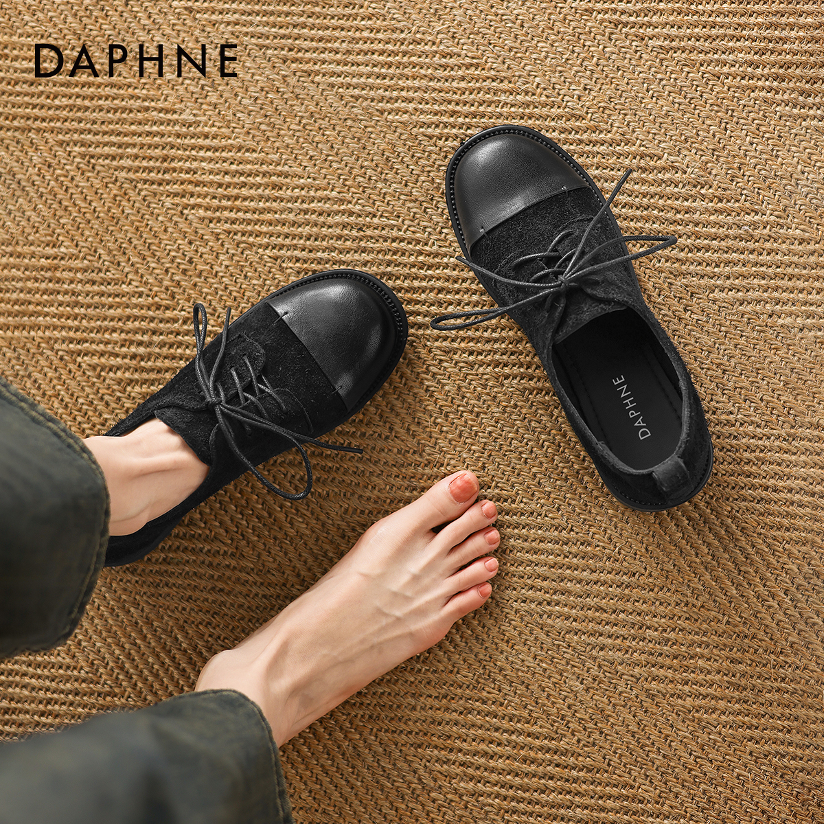 达芙妮复古深口单鞋平底圆头皮鞋