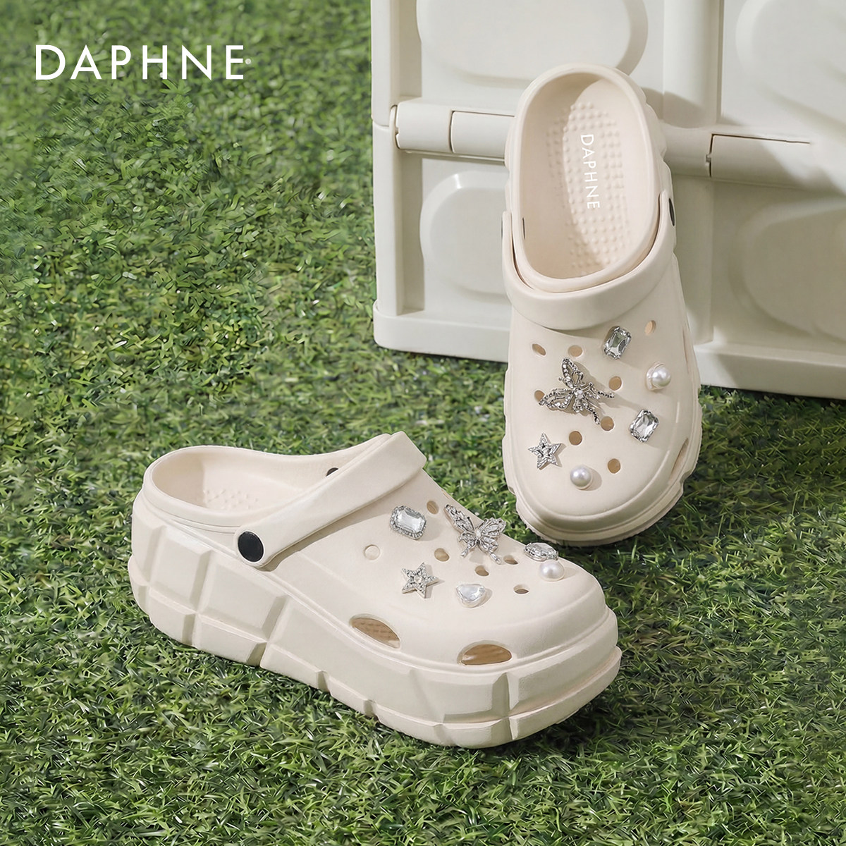 达芙妮厚底洞洞鞋女款2026新款夏季白色软底夏凉鞋拖鞋外穿沙滩鞋