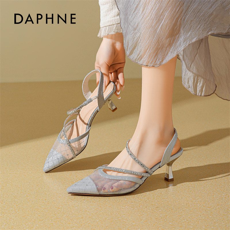 达芙妮银色凉鞋女2026春夏新款法式名媛高跟鞋配裙子网纱包头凉拖