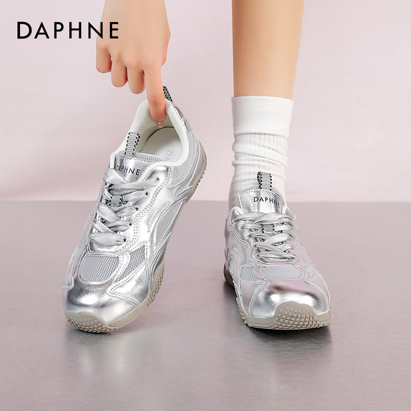 达芙妮百搭阿德训鞋甘女款2025新款秋季流行风格巨好看不累脚鞋子