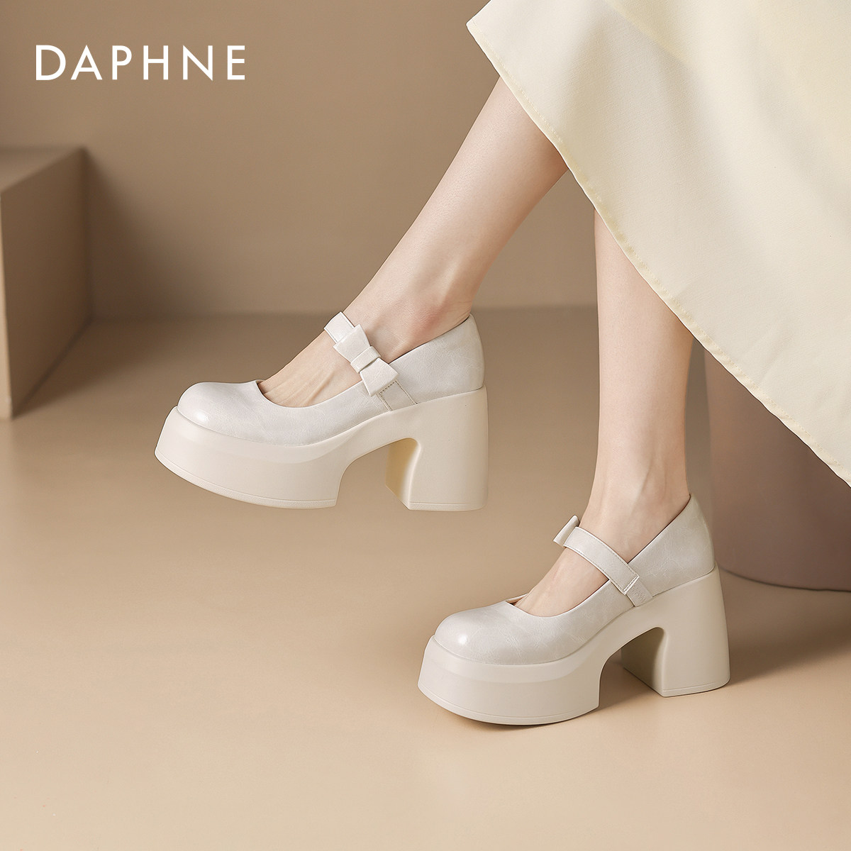 达芙妮白色法式玛丽珍女鞋2026新款春季厚底增高单鞋子高跟小皮鞋