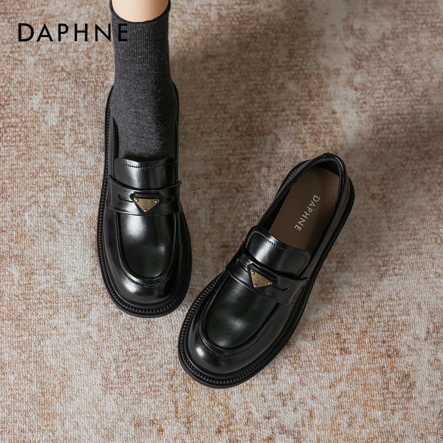 达芙妮黑色乐福鞋女士2026春季新款厚底千金单鞋一脚蹬英伦小皮鞋