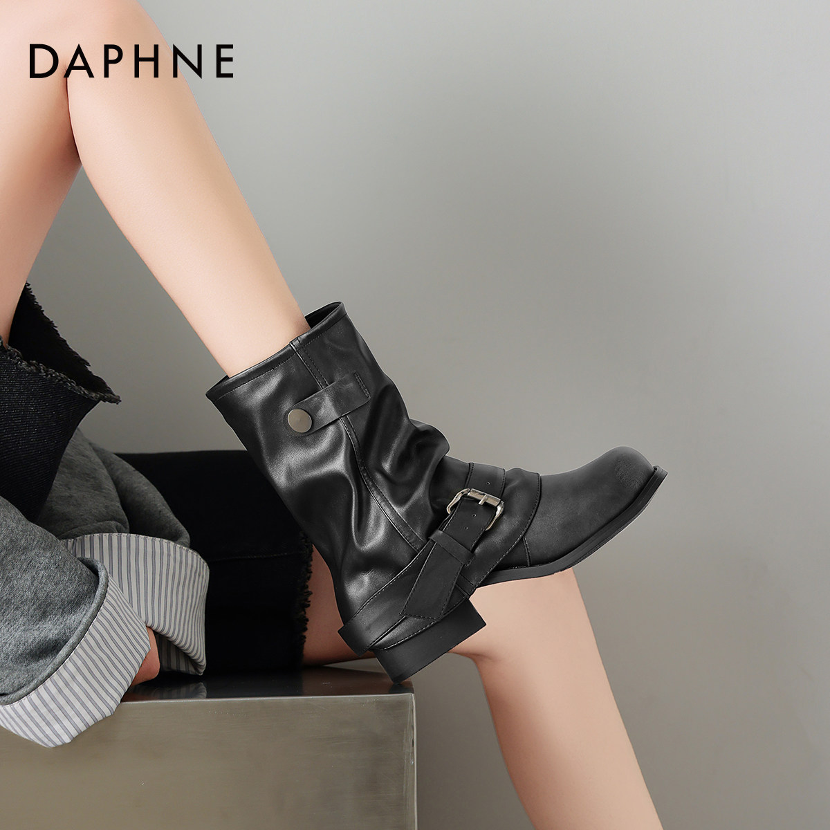 达芙妮黑色短靴女2026新款冬季厚底机车裤管靴西部牛仔骑士马丁靴