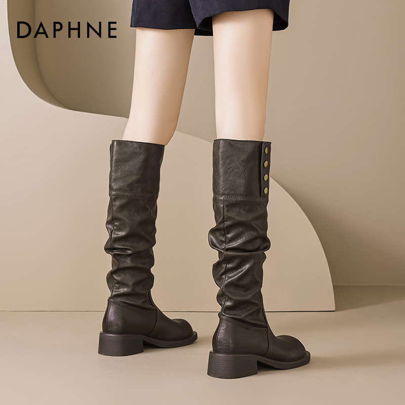 达芙妮棕色美拉德长筒靴女2025秋冬新款厚底褶皱堆堆靴高筒骑士靴