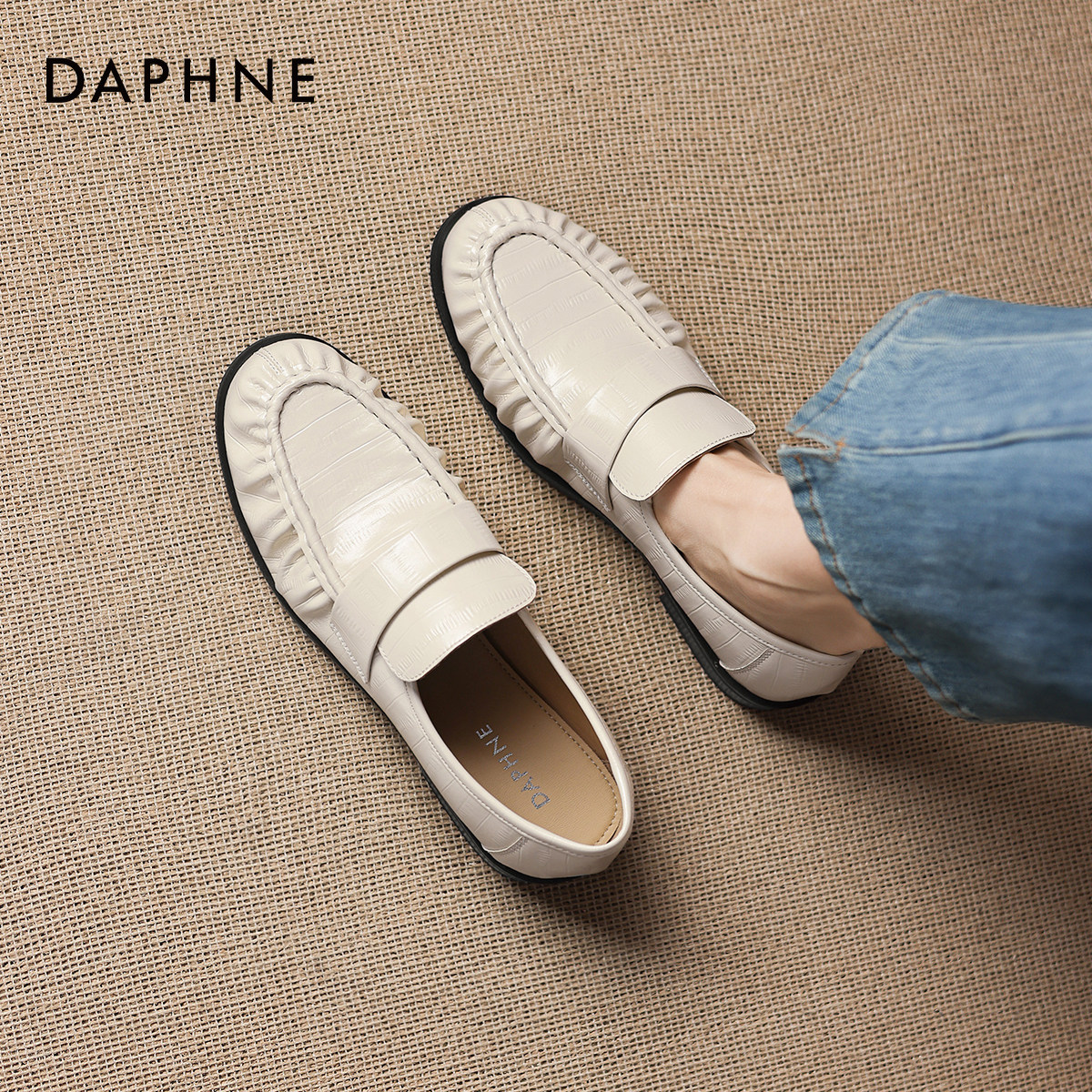 达芙妮白色乐福鞋女2026新款春季褶皱英伦风小皮鞋懒人平底豆豆鞋
