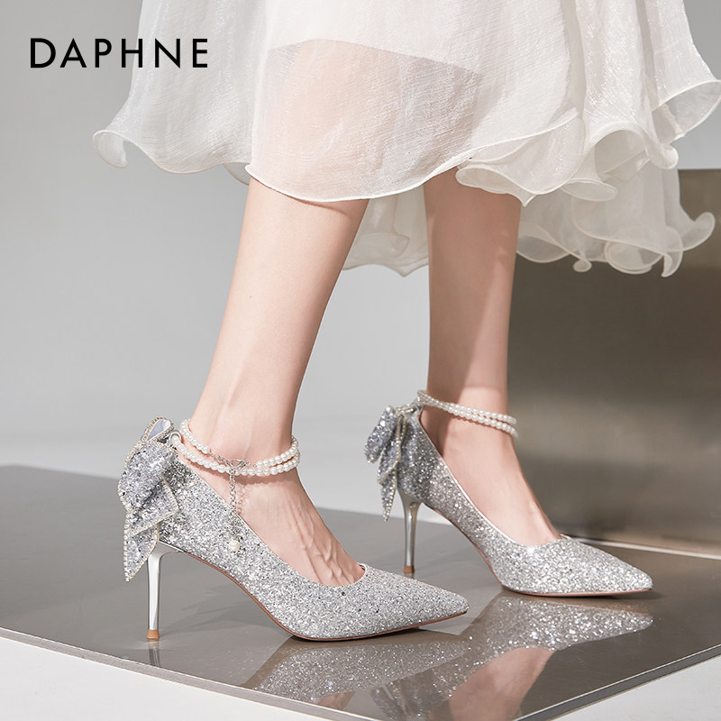 达芙妮珍珠蝴蝶结高跟鞋女2026新款春季爆闪新娘婚鞋秀禾水晶鞋子