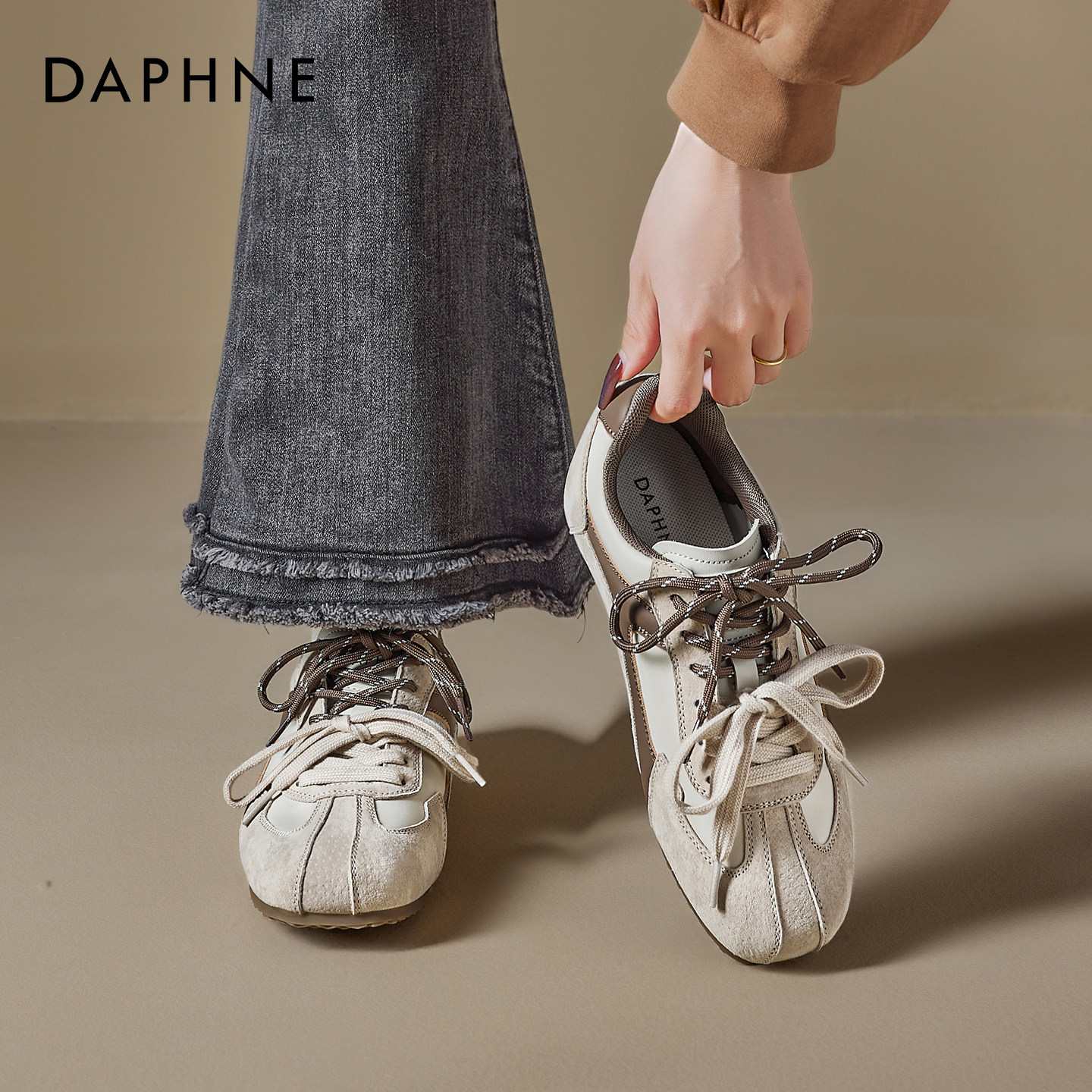 达芙妮德训鞋女款2026新款春季平底芭蕾复古巨好看休闲百搭运动鞋,女鞋,时尚休闲鞋,淘宝优惠券,粉丝福利购,淘宝优惠卷