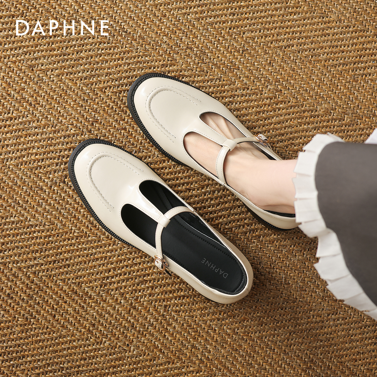 达芙妮白色丁字扣单鞋女粗跟