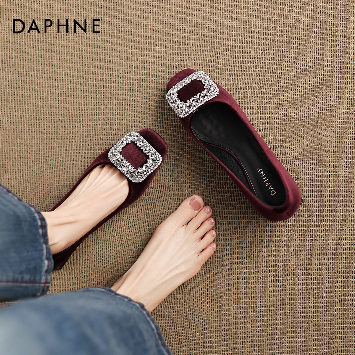 达芙妮法式绒面粗跟单鞋水钻婚鞋