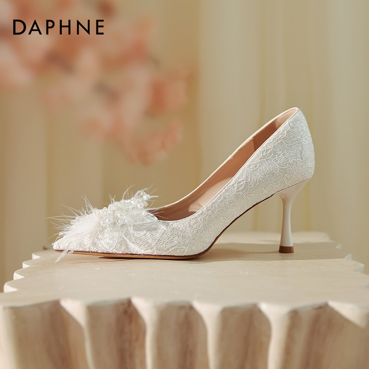 达芙妮高跟鞋女细跟2026新款婚纱秀禾敬酒服婚鞋新娘鞋子尖头单鞋