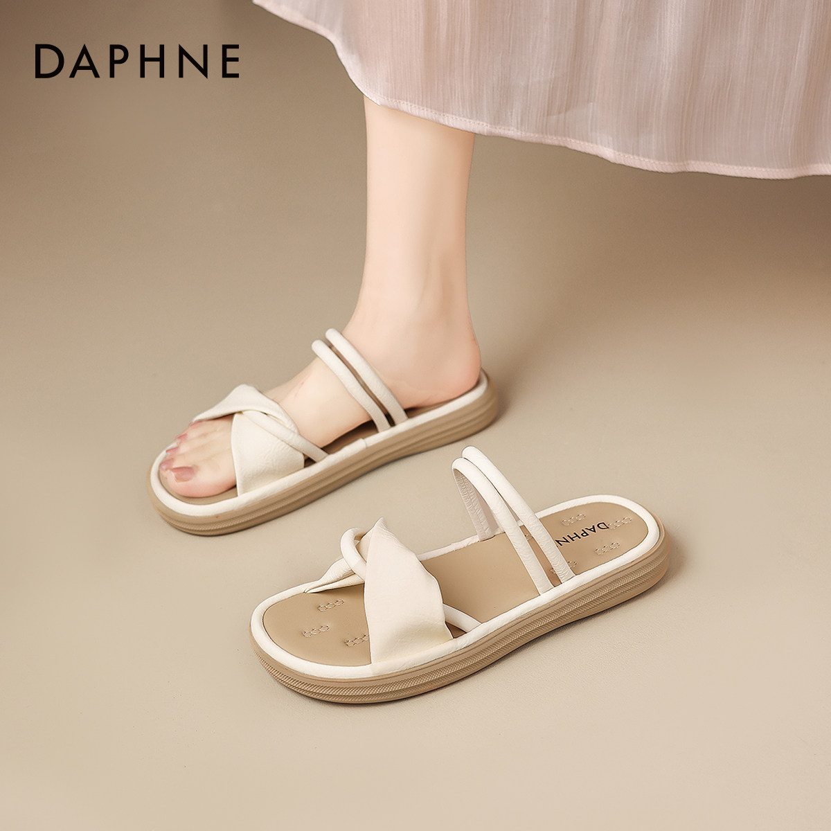 达芙妮厚底拖鞋女款凉鞋夏季2026新款法式绝美凉拖鞋一字拖沙滩鞋