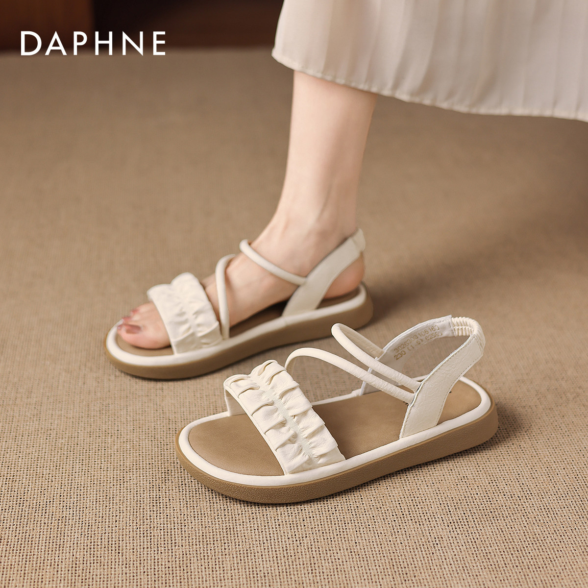 达芙妮厚底露趾凉鞋女款2026新款夏季法式外穿沙滩鞋一字带凉拖鞋