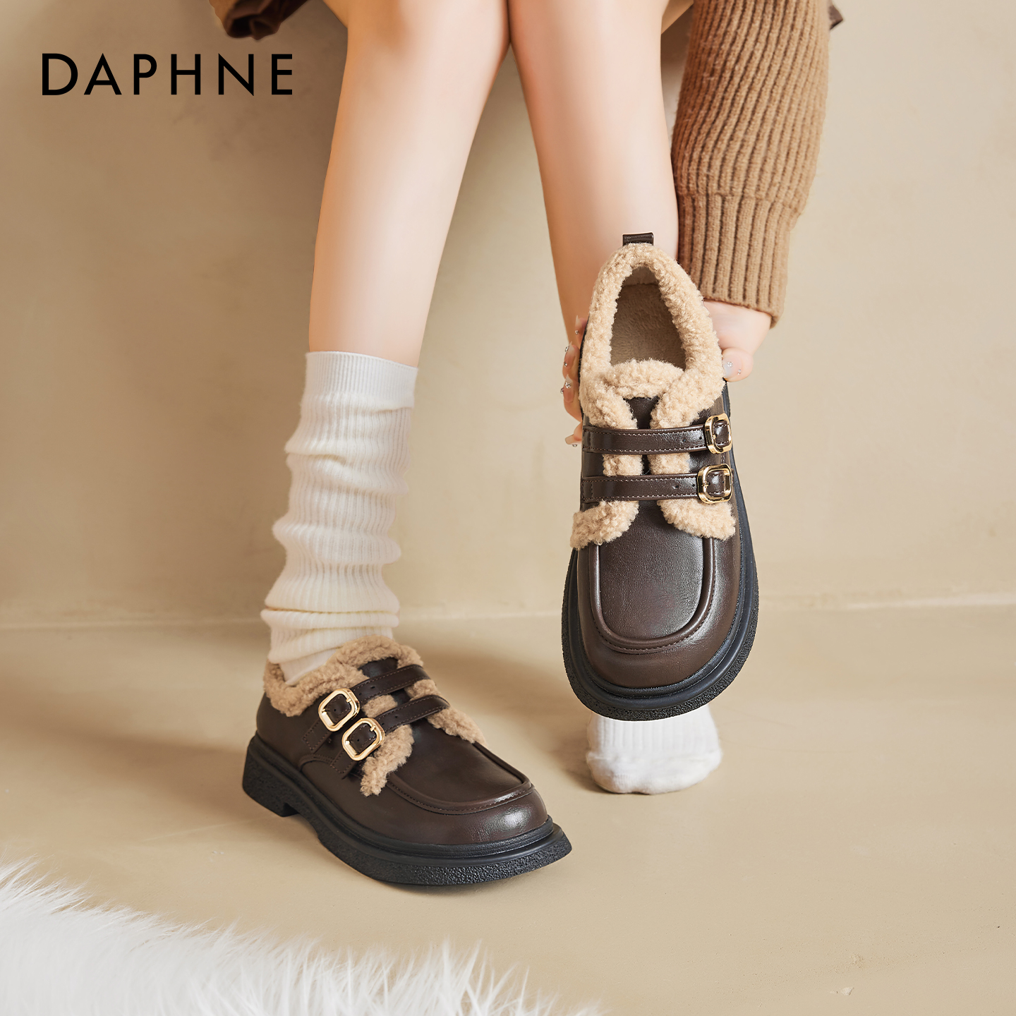 【达芙妮】加绒乐福鞋棕色小皮鞋