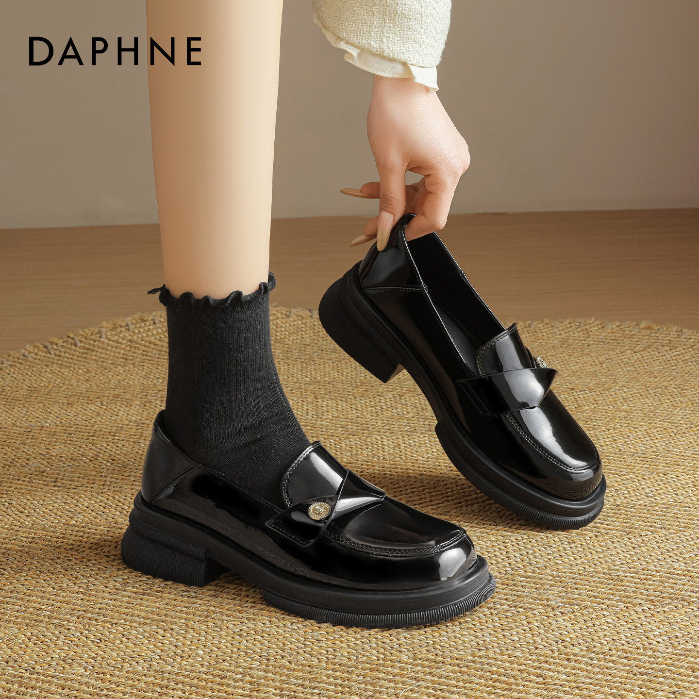 达芙妮黑色漆皮乐福鞋女款2026春季新款通勤小皮鞋一脚蹬英伦单鞋