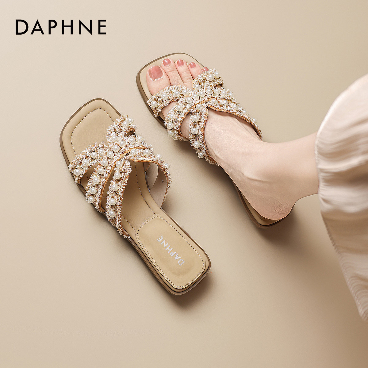 达芙妮沙滩鞋水晶一字拖凉拖鞋外穿2026新款夏季女款法式绝美海边