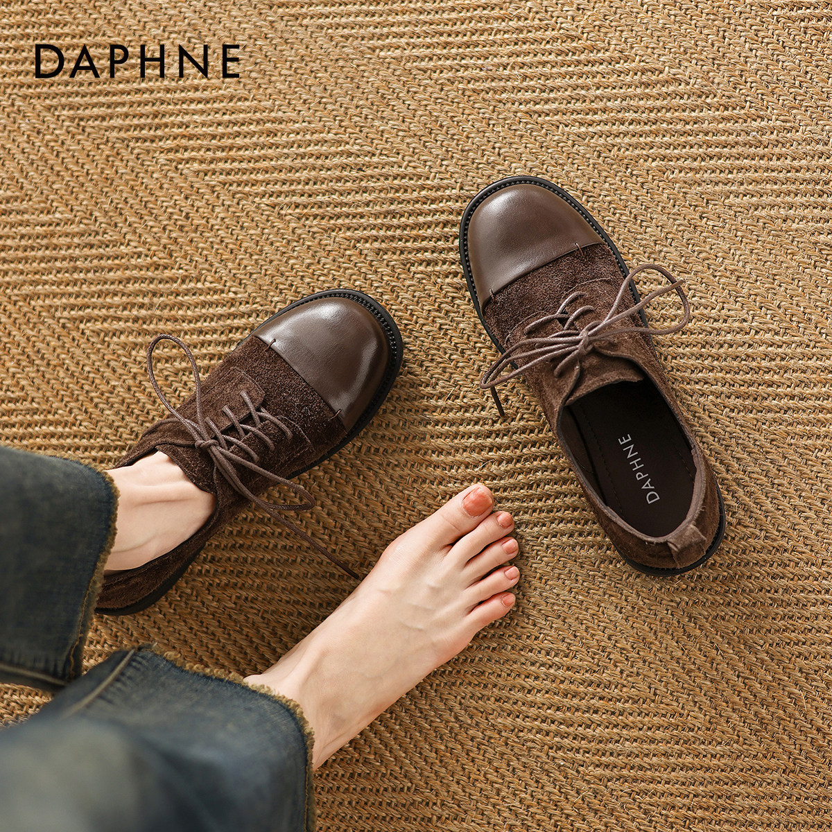 达芙妮棕色乐福鞋女2026新款春季复古布洛克单鞋平底深口系带女鞋