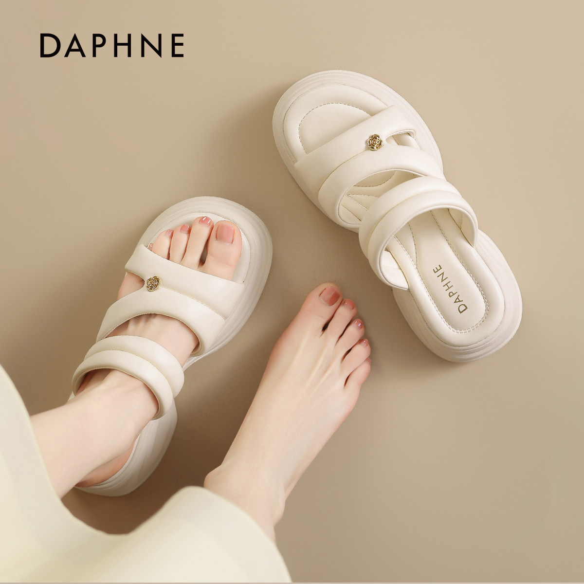 达芙妮厚底拖鞋女外穿夏2026新款增高一字凉拖鞋软底松糕沙滩凉鞋