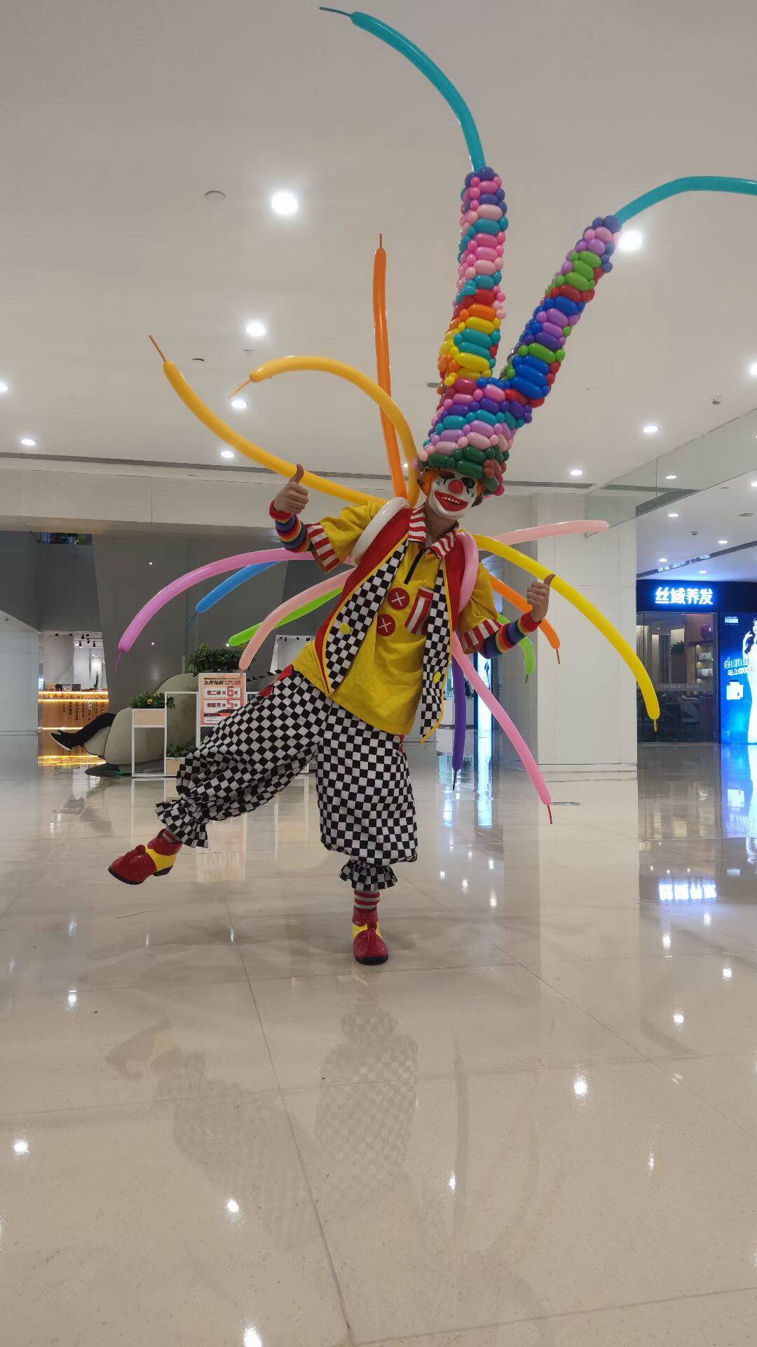 重庆小丑表演小丑上门表演儿童生日派对策划小丑魔术杂耍小丑气球