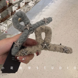 小众设计高级精致小香风灰色奶咖色毛线针织编织五角星徽章发抓夹