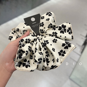 韩国饰品2025新款 网红发饰黑白色四叶草爱心缎面发圈大肠圈发绳