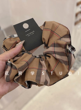 韩国发饰2024新款高级卡其色红绿色布艺格子三层发圈大肠圈头绳