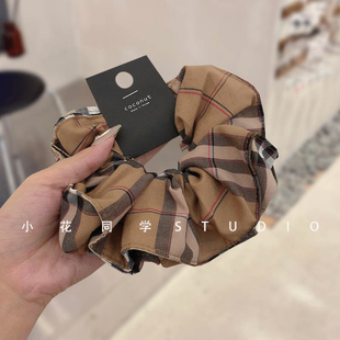 韩国发饰2024新款 高级卡其色红绿色布艺格子三层发圈大肠圈头绳