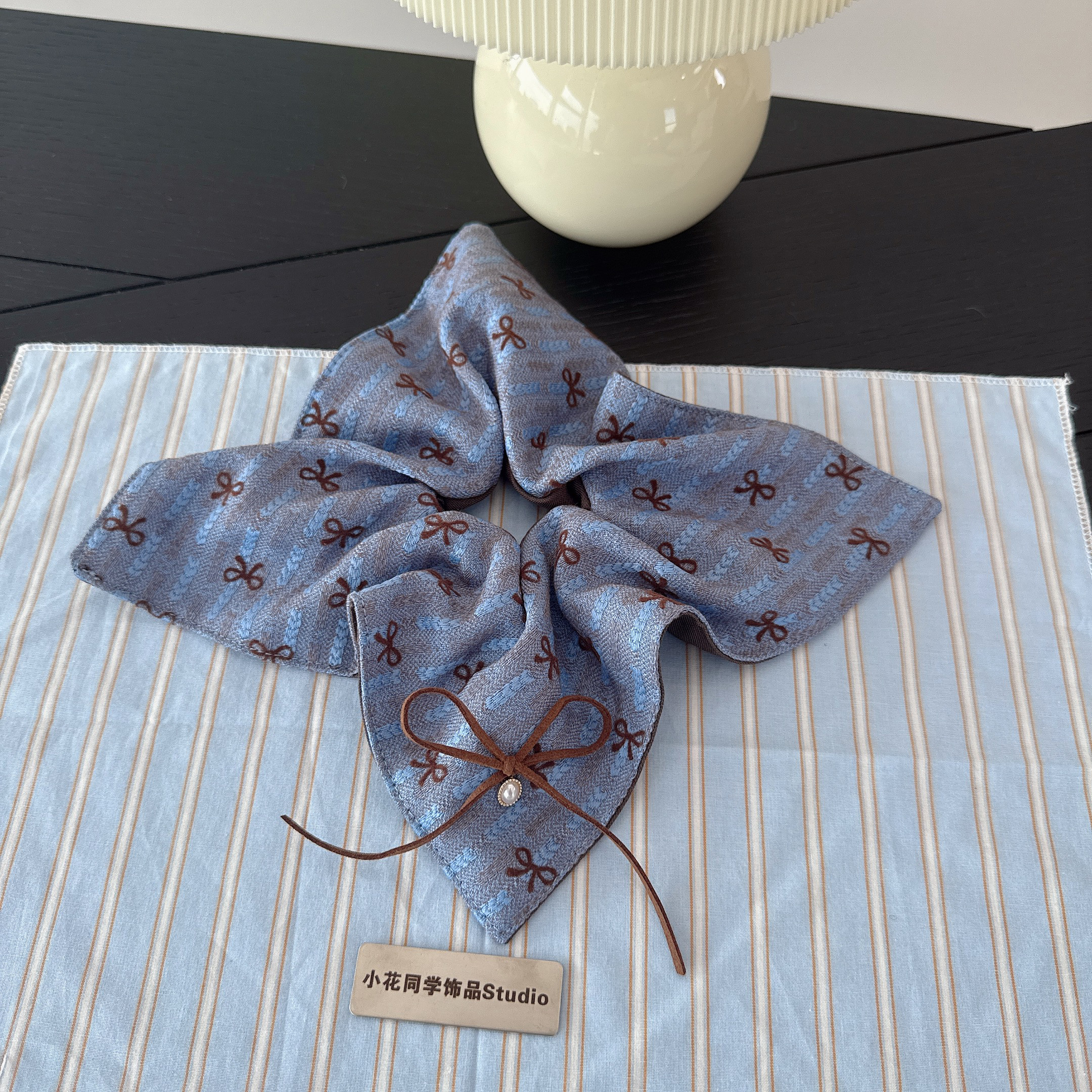 韩国饰品2025新款蓝咖啡色西服牛仔蝴蝶结印花针织方巾发圈大肠圈