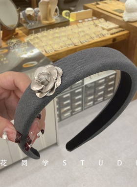 高级感精致气质灰色小香风西服面料银色山茶花玫瑰花发箍文艺头箍