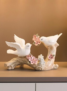 现代简约饰品摆件家居客厅酒柜装饰品摆件欧式创意房间陶瓷摆设