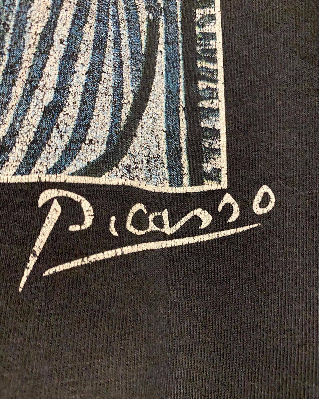 WOMAN IN HAT AND FUR COLLAR PICASSO SHORT T