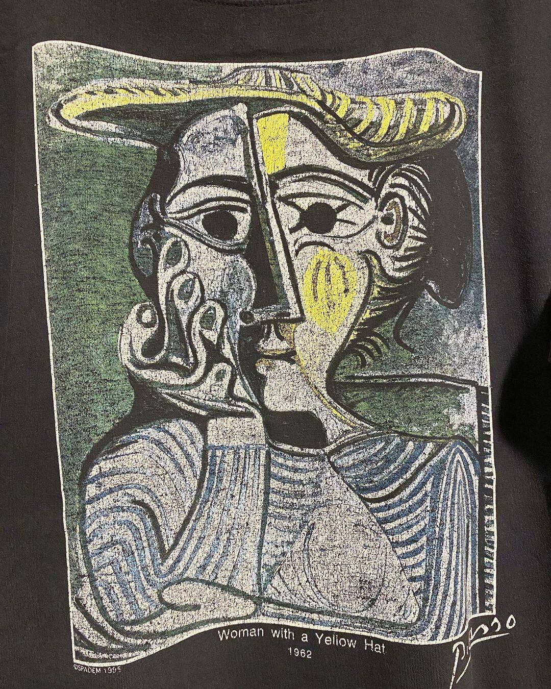 WOMAN IN HAT AND FUR COLLAR PICASSO SHORT T