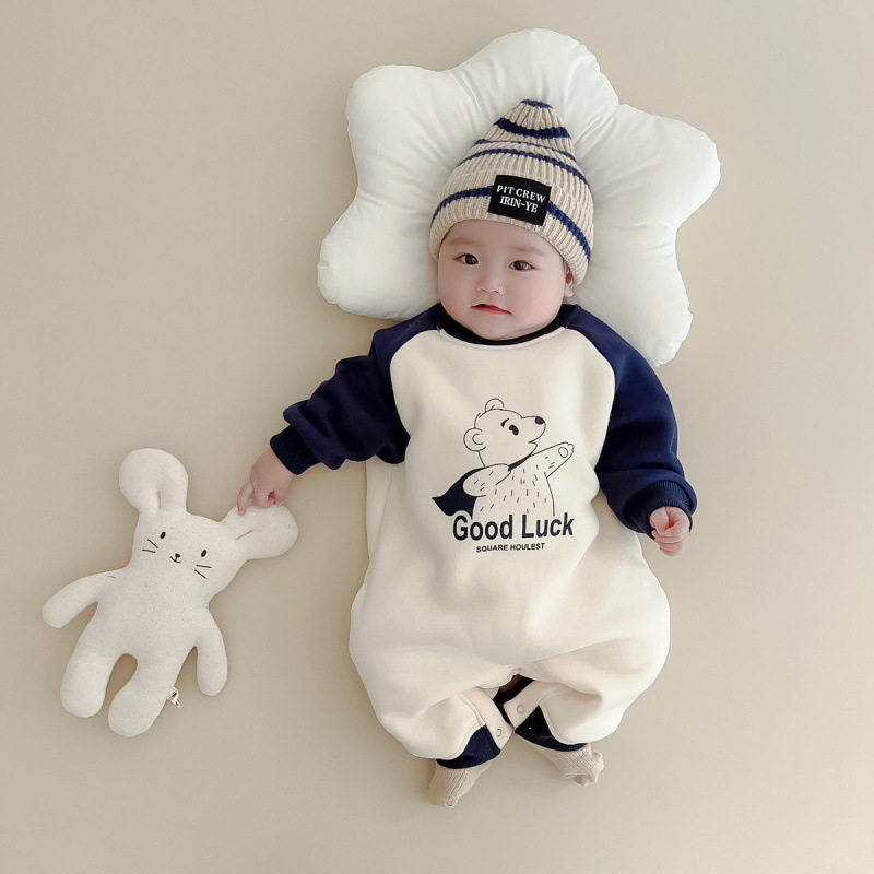 婴儿5衣服秋冬男宝宝7连体衣4