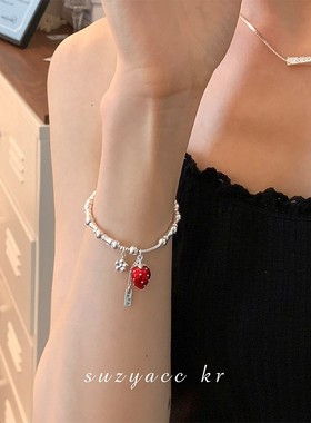 草莓手镯为妇女，可访问的奢侈品利基，精致和高端的手首饰作为礼