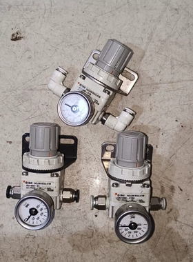 议价出这款SMC品牌的真空压力调节器拥有精致的银灰色外观和直观