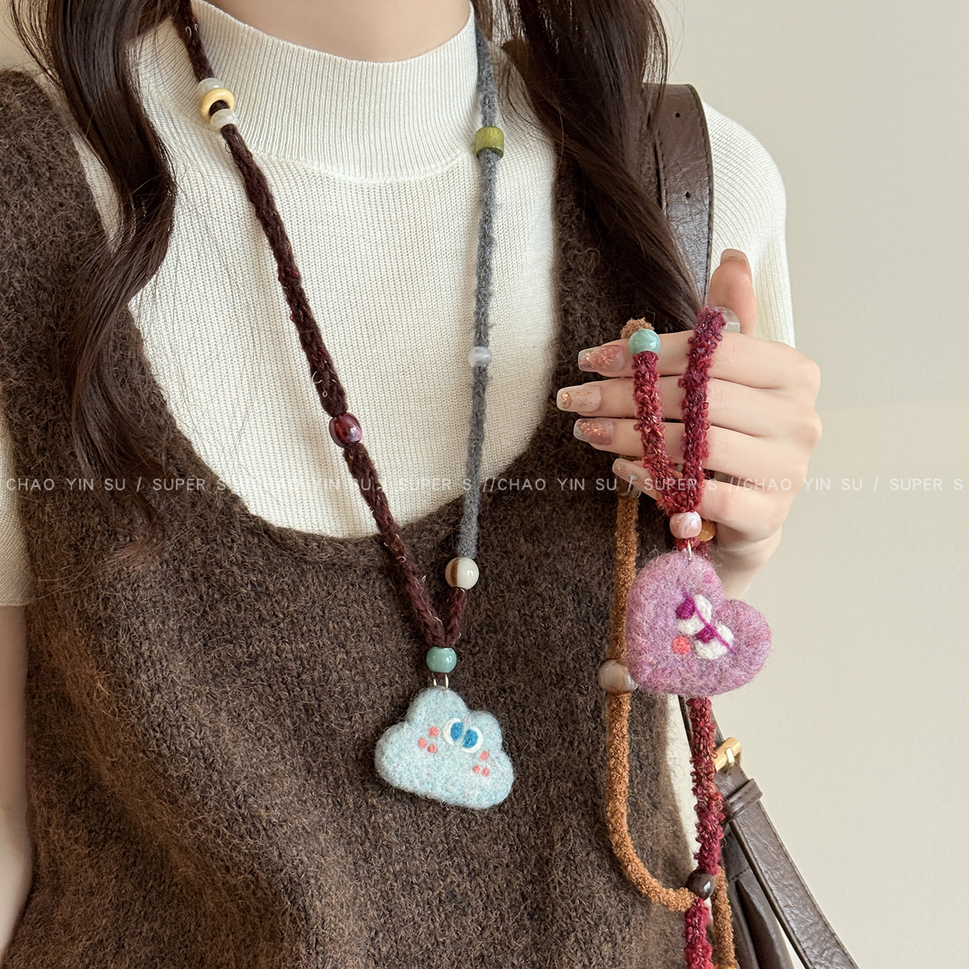 粉色羊毛毡爱心吊坠项链