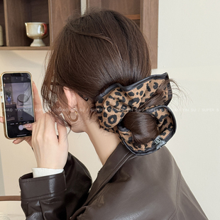 复古褶皱荷叶边咖色豹纹针织发圈头箍女秋冬氛围感高颅顶头箍发饰